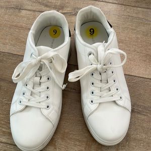 Madden Girl Josiiee platform sneakers white/black. Like new, worn once.